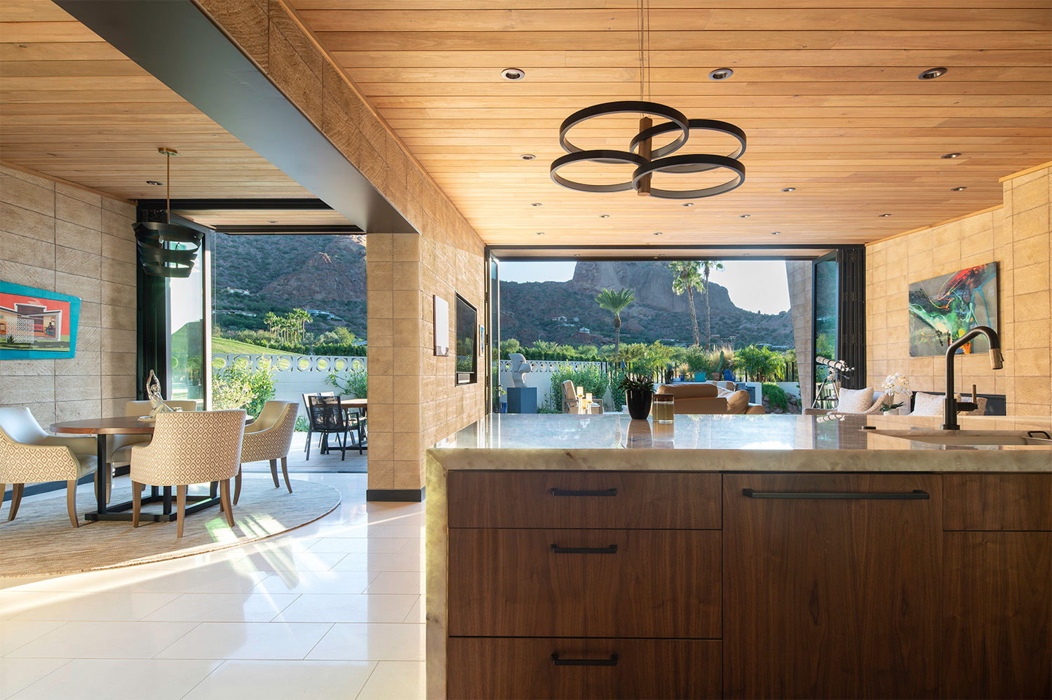 Mountain-Shadows_Family-Room-Lookout