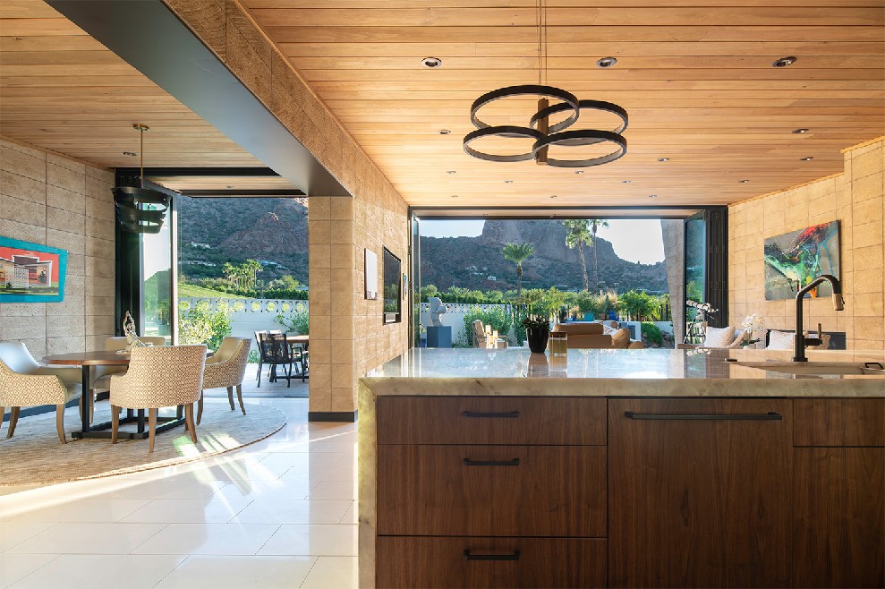 Mountain-Shadows_Family-Room-Lookout